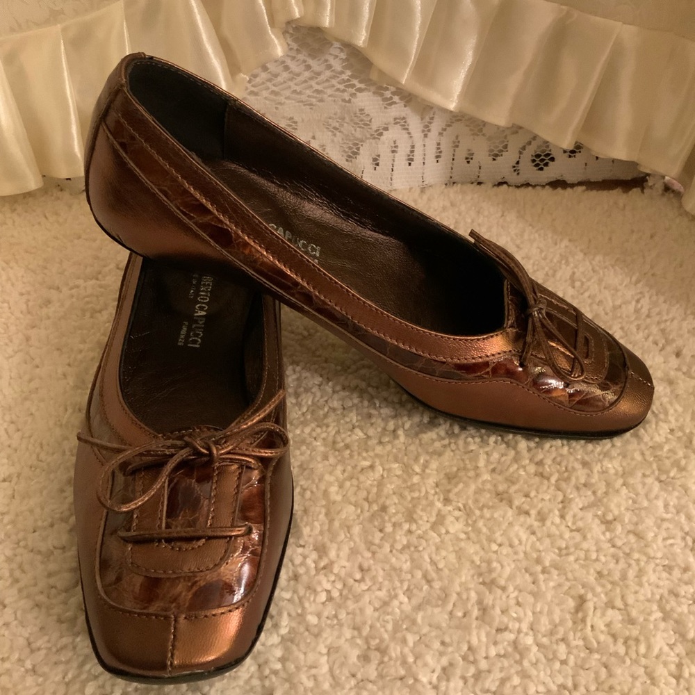 ROBERTO CAPUCCI MADE IN ITALY WOMENS LEATHER FLATS